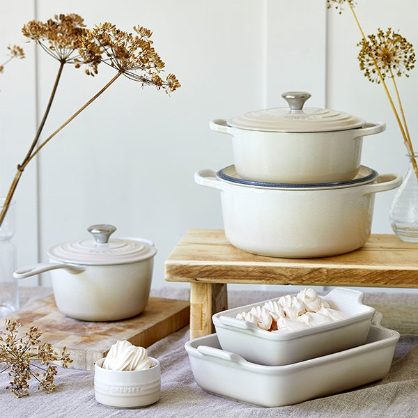 LE CREUSET 22CM CASSEROLE MERINGUE