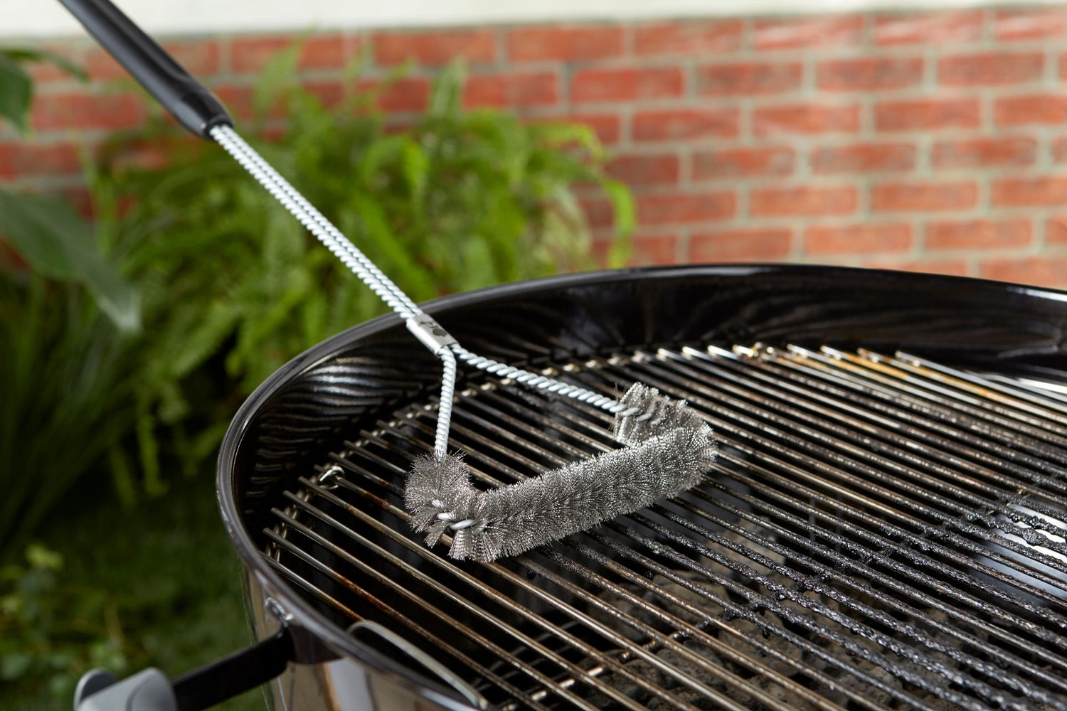 WEBER BARBACUE BRUSH LONG HANDLE
