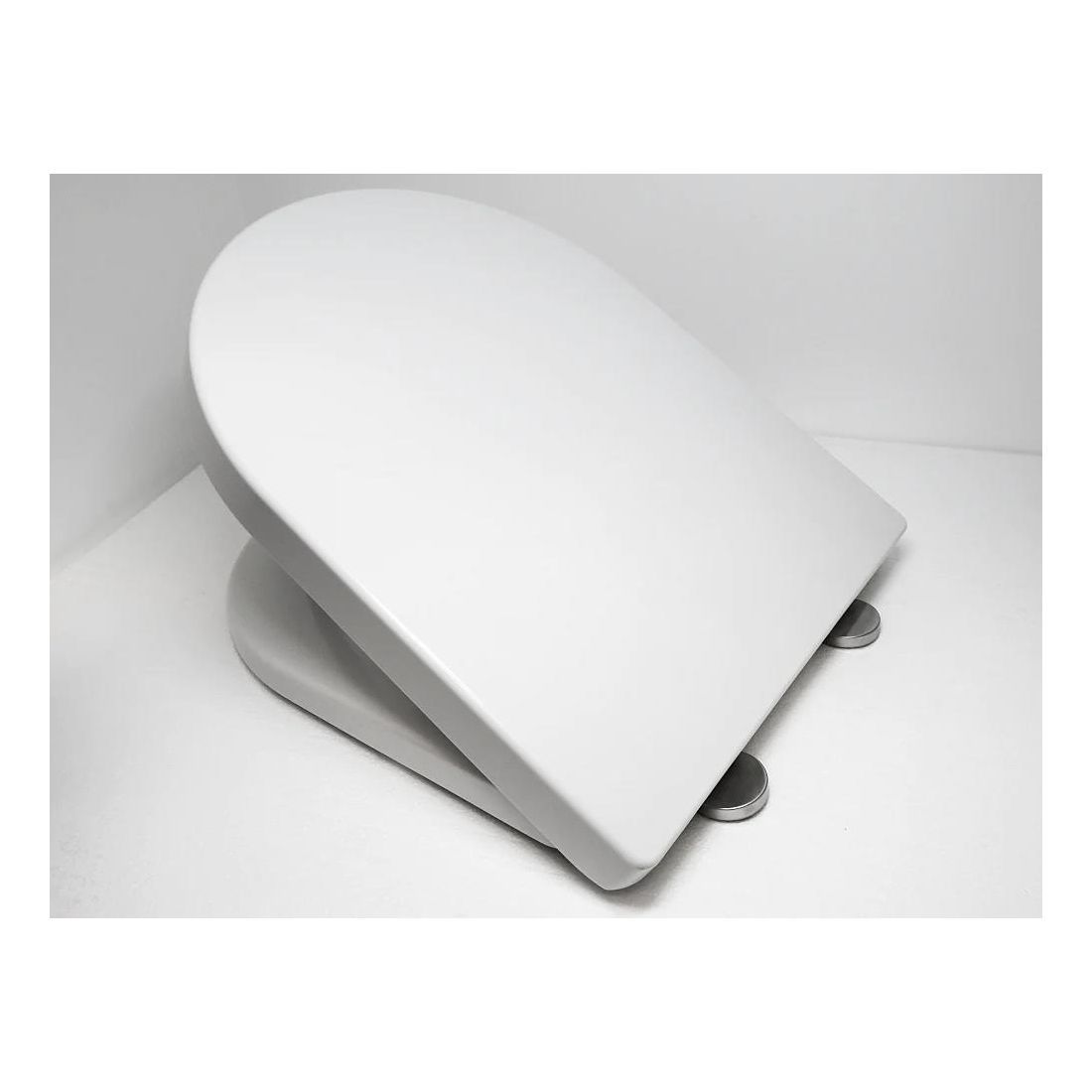 D-SHAPED SOFT CLOSE TOILET SEAT