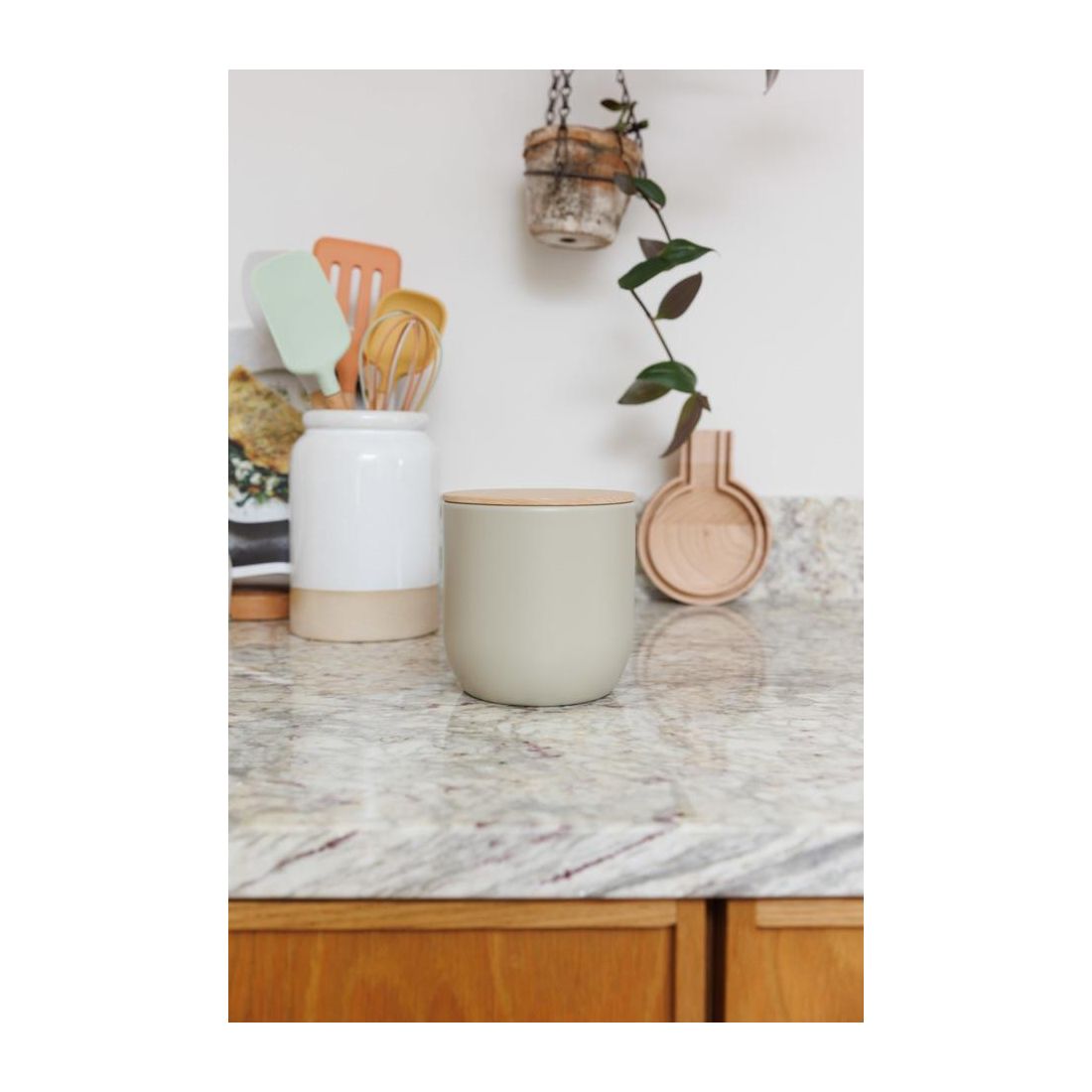 CANNISTER WITH BEECHWOOD LID PUTTY 12CM X 12CM