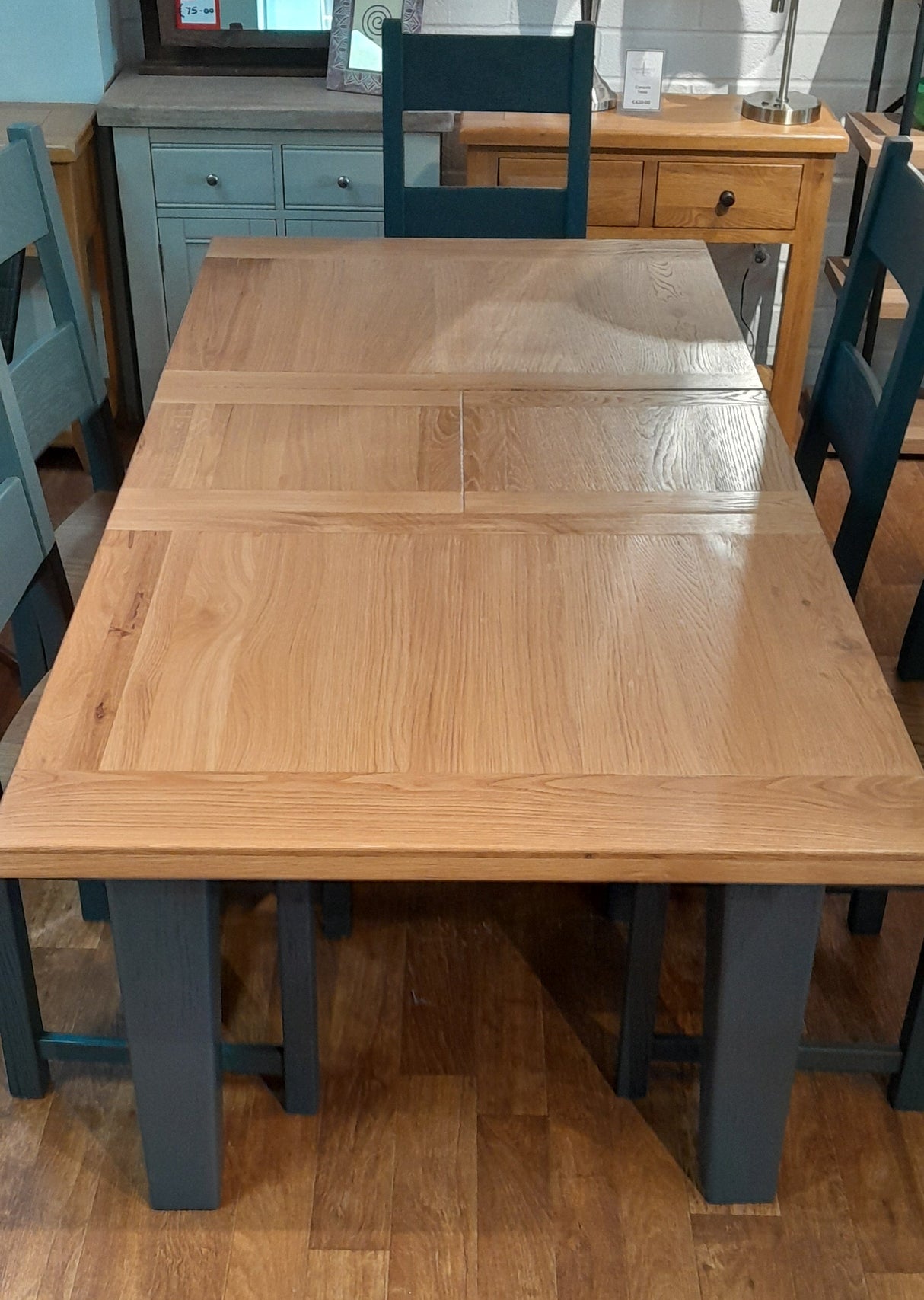 Vancouver 1.8-2.3 Extending Oak Finish Table
