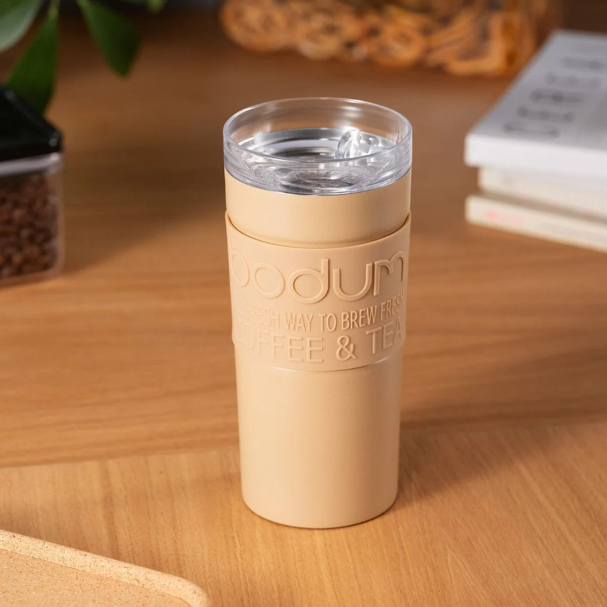 TRAVEL MUG WITH CLEAR LID