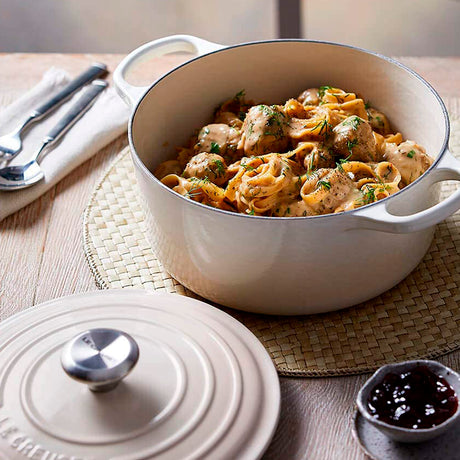 LE CREUSET 22CM CASSEROLE MERINGUE