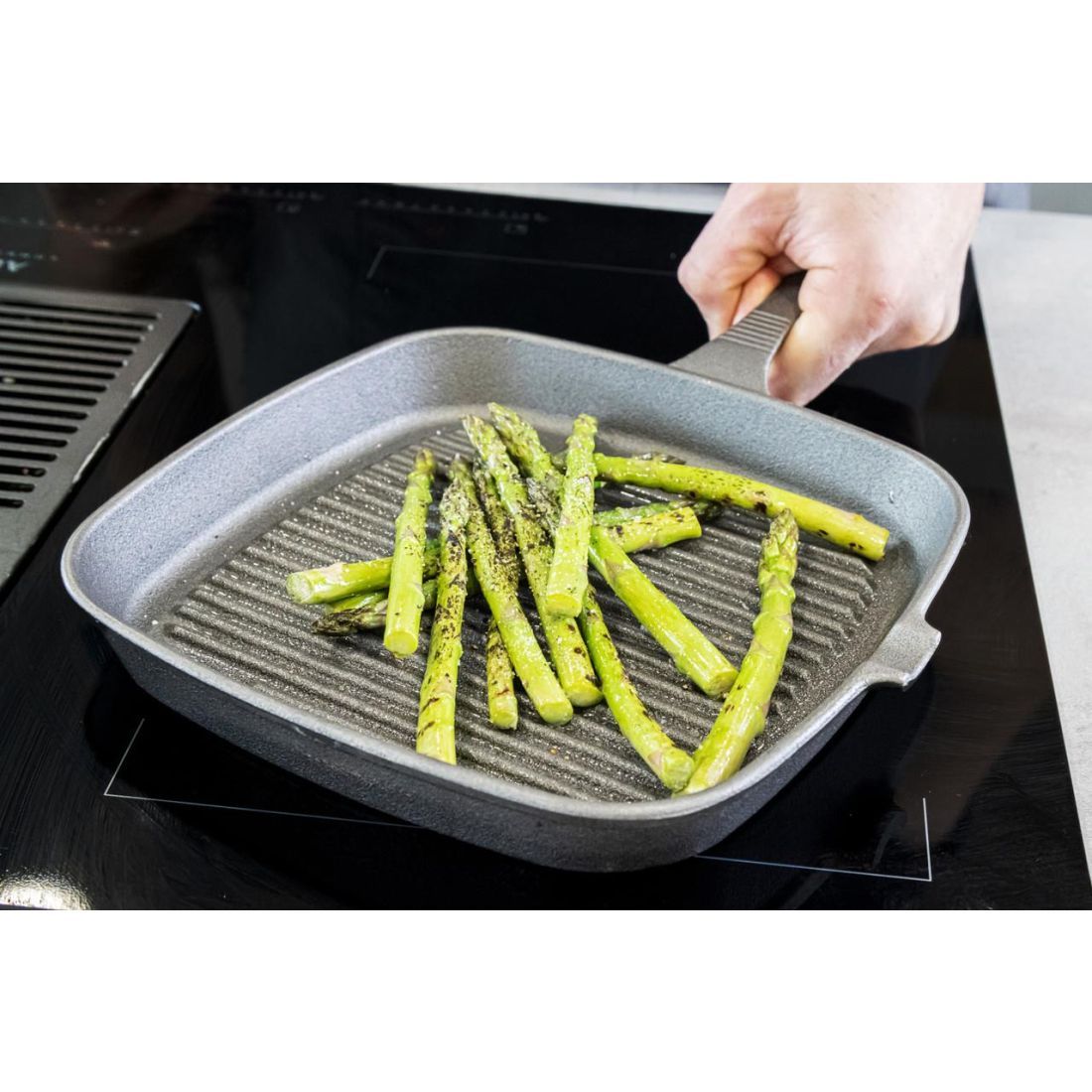 CAST IRON SQUARE GRILL PAN 23CM