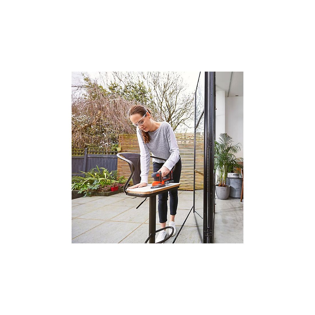 BLACK & DECKER 18V 1.5 LI-ION CORDLESS DETAIL SANDER