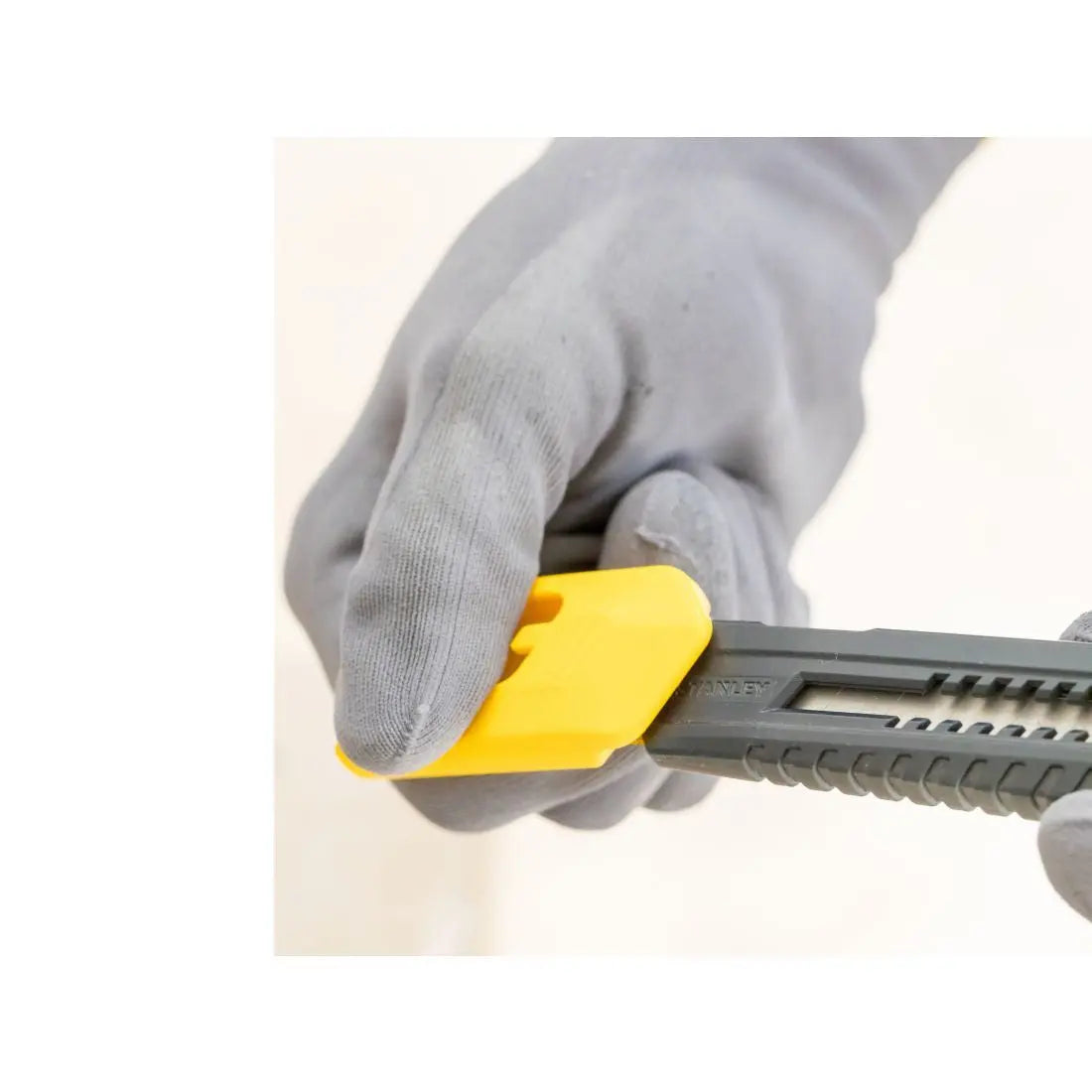 Stanley SM18 Snap-Off Blade Knife 18mm TOOLBANK
