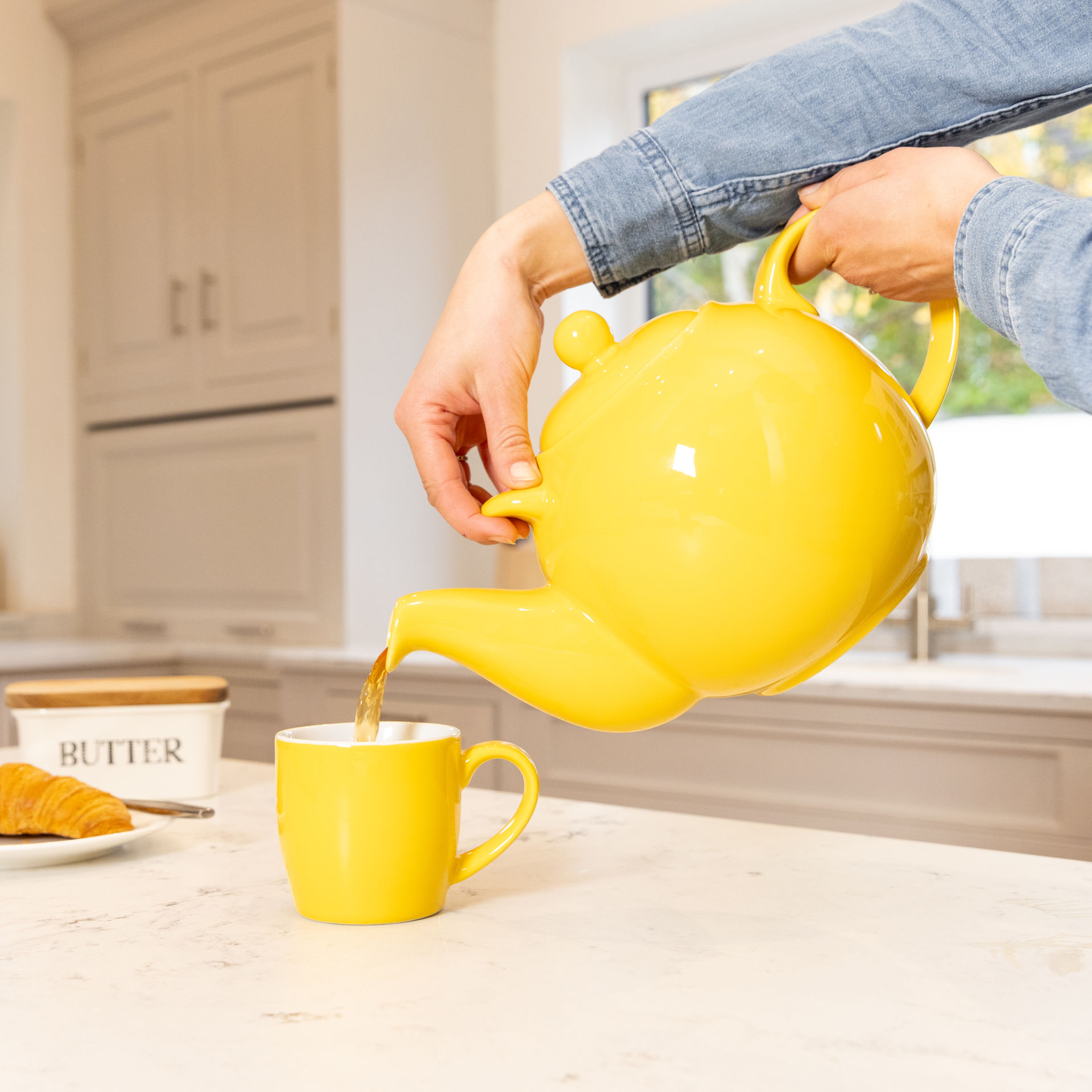 Picture of GLOBE 10 CUP TEAPOT YELLOW